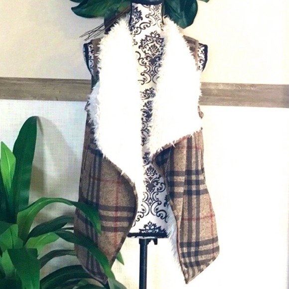 Tops - Classic Famous Plaid Print Sherpa Vest